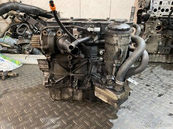 Motor BKD 2.0 TDI 103kW - blok, sání, EGR - 16