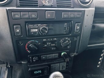 Land Rover Defender 110 2.4 SW SE - 16