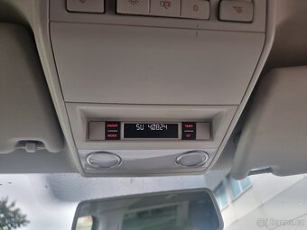 Predam volkswagen caravelle T5 2.0tdi 75kw long 2015 9-miest - 16