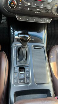 Kia Sorento, 4x4, z ČR, tažné, zimní komplety, panorama, max - 16