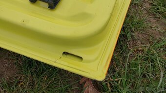 MERCEDES SPRINTER 903 – DVEŘE PRAVÉ PŘEDNÍ - 16