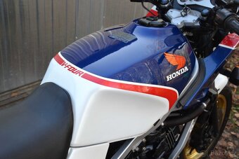 Honda VF 750F – RC15 - 16