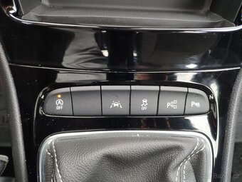 Opel Astra 1.2i 107 kW, nájezd pouze 44.000 km  - 16
