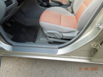 Mazda 3 sedan benzín 1.6 77kW platná STK - 16