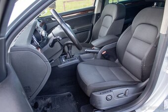 Škoda Superb Combi -125 kw Elegance 4X4 /AJ NA SPLÁTKY/ - 16