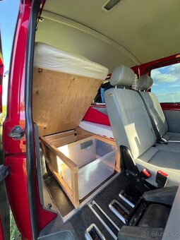 VW Transporter T5 long obytný vůz - 16