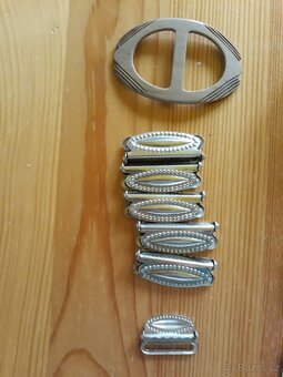 Starý vojenský kompas, pouzdro na cigarety aj. - 16