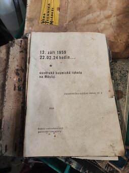 Časopisy, knihy, noviny - 16