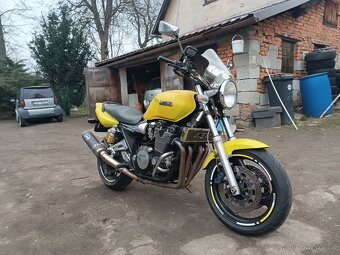 Yamaha XJR - 16