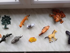 Dětské hračky, zvířátka. - 16