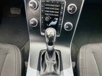 Volvo V60 2.0D 5VÁLEC AUTOMAT FACELIFT SENZORY SERVISKA - 16