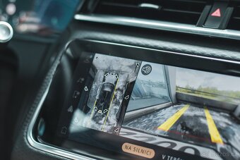 Range Rover Velar D200 R-Dynamic SE 4x4, 2021, TOP STAV, 2.m - 16