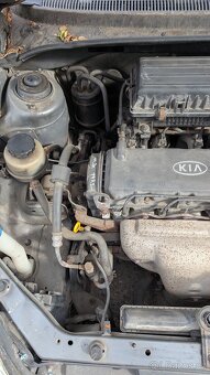 Kia Rio combi 2004 1.4 benzínové motor - 16