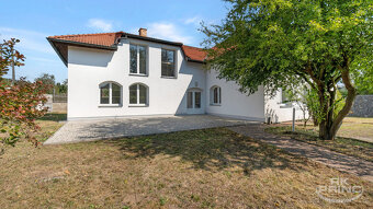 Rodinný dům 6+kk, na pozemku 1.044 m2, obec Měchenice, Praha - 16