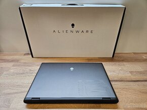 ALIENWARE M16 R2_240HZ 2K_U9-185H_32GB_1TB_RTX 4070 8GB - 16