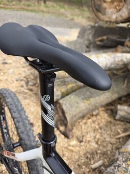Horské kolo MTB Trek 8000 robustní a ultralehké - 16