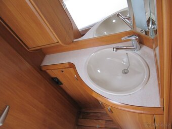 Prodám karavan Hobby 495 ufe,model 2008 + mover + předstan. - 16