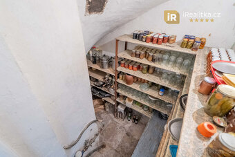 Prodej rodinného domu s garáží a zahradou - Hradec Králové - 16