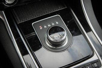 Jaguar XE 2.0 I4D Prestige AT - 16