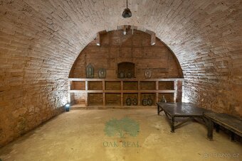 Prodej historické usedlosti, o velikosti 200 m2, na pozemku  - 16