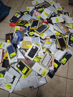 1000 kusů obalů na telefony a ochranných skel - 16