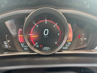 Volvo V40 D4 2.0L 140kW momentum - 16