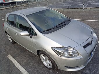 Auris. 94000km. Automatická prevodovka - 16