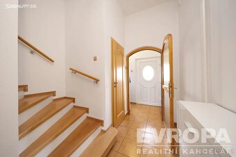 Prodej rodinného domu 198 m², pozemek 278 m² - 16