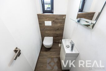 Pronájem RD 4+kk+pracovna a 2xšatna, cca 200m2, pozemek cca  - 16