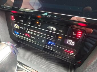 VW Passat B8 GTE 1.4TSI Hybrid 160kW DSG - záruka Autodraft - 16