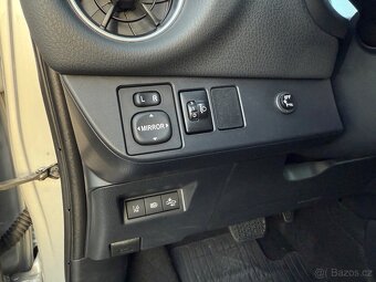 TOYOTA YARIS Y20  1.5i HYBRID AUTOMAT - 16