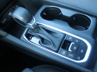 Hyundai Santa Fe 2,2 CRDi 142kW Comfort 7míst 8DCT Comfort - 16