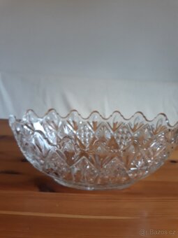 Skleněné mísy, vázy, tácy, cukřenka, konvička, popelníky, - 16