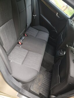 MERCEDES BENZ C 180 COMBI BENZÍN AUTOMAT NÍZKÉ KM - 16