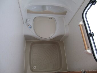 Prodám karavan Hobby 560 kmfe,r.v.2010 + mover,klima,markýza - 16