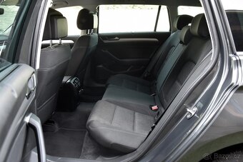 Volkswagen Passat b8 1.4 TSi 6st variant,DKLIMA,TEMP,PDC,1M - 16