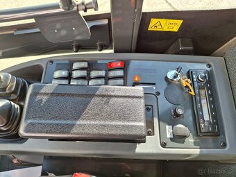 Nakladač Komatsu WA100M-8 - 16