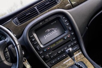 Jaguar S-Type 4.2 V8 Executive - 16