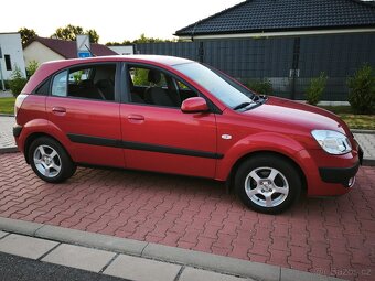 KIA Rio 1.4 - rok 4/2009, najeto 89.800 km, nová STK - 16