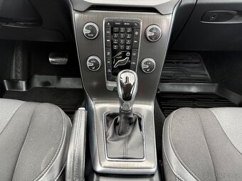 Volvo V40 D4 AUT/Polestar - 147 kW/servis. kn./v ČR-1. maj. - 16
