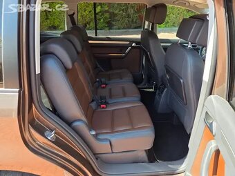 Touran 2.0TDI 130kW DSG,Highline,webasto,tažné,kamera,xenon - 16