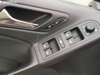 Volkswagen Golf 1,4 16V aut.kl,plnáserviska,TOPstav - 16