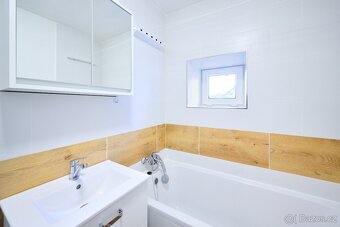 Prodej ideální 1/2 bytového domu, 2x  2+1 , 60m2, pozemek 63 - 16