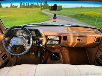 1989 Ford F-250 7.5 V8 XLT | 4x4 | MANUAL | HARDTOP - 16