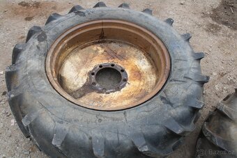 Zetor 8011 8145 zadní kola 16.9-34 vzorek 75% - 16