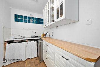 Prodej obrovského domu s různými způsoby využití hned nad Pa - 16