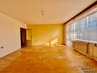 Prodej řadového rodinného domu 6+2 282 m2, pozemek 395m2 obe - 16