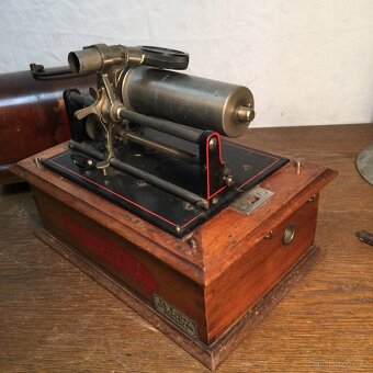 gramofon s troubo na kliku - fonograf 1900 - 16