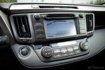 Toyota RAV4 2.2D 110kw A/T 4x4 / AJ NA SPLÁTKY / - 16