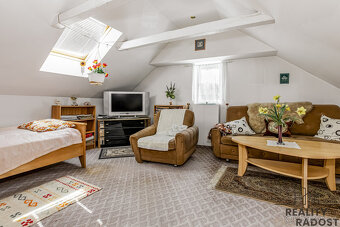 Rodinný dům 5+1 v Úvalech s garáží a nájemníkem - 16